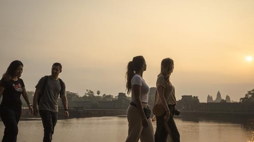 itinerary_mobi_Cambodia_Siem_Reap_Angkor_Wat_Sunrise_Travellers_CEO_Walking_-_Oana_Dragan_2019__T4A0678_Lg_RGB