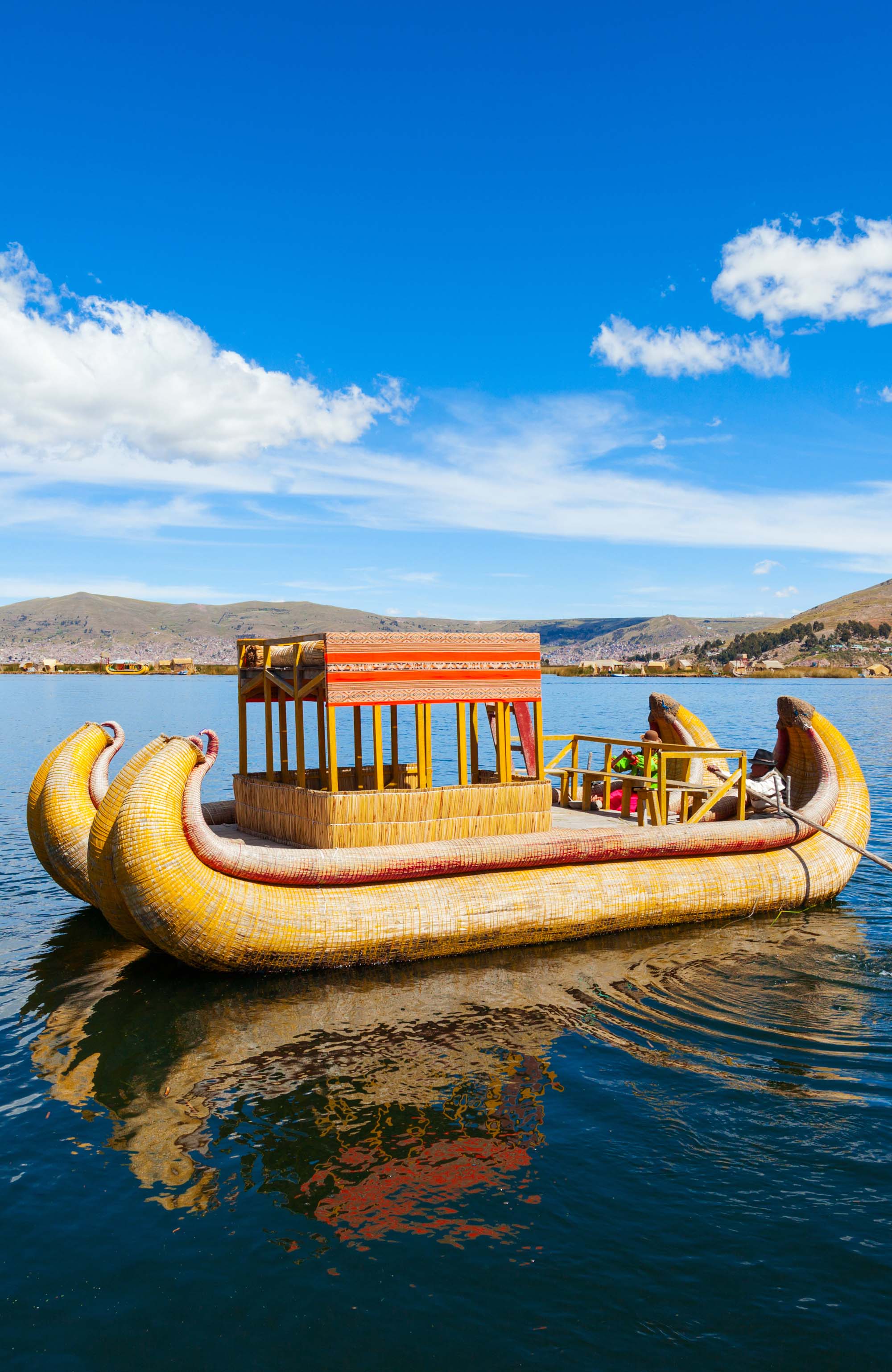 Traditionele boot op het Titicacameer | Reizen met KILROY